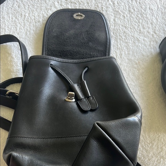 Coach Black Leather Backpack with Minimalist Elegance Vintage - Picture 3 of 5